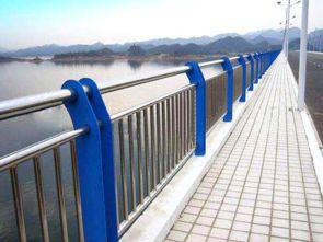 高铁桥梁护栏厂家产品价格及防护栏特点解析